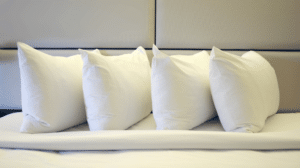 Comment bien laver un oreiller (en machine ou à la main) ? Guide complet